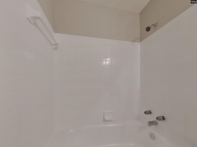Building Photo - 64 Sweet Thorne Cir