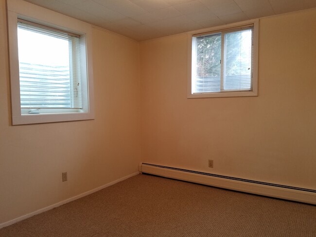 Building Photo - Spacious 2+ Bedroom Lower-Level Apartment ...