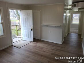 Building Photo - 3BD/1BA Duplex