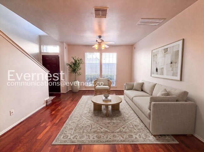 Building Photo - 2Bed / 2Bath Spacious Town Home with Fenced Yard and Garage / Available Now!