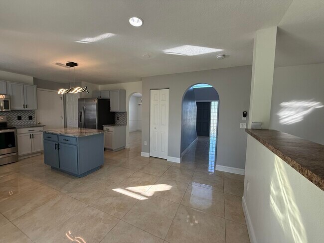 Building Photo - 1925 SW Libra Ln