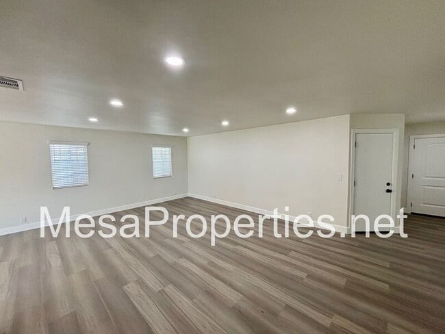 Building Photo - 1617 Fairfax Ct
