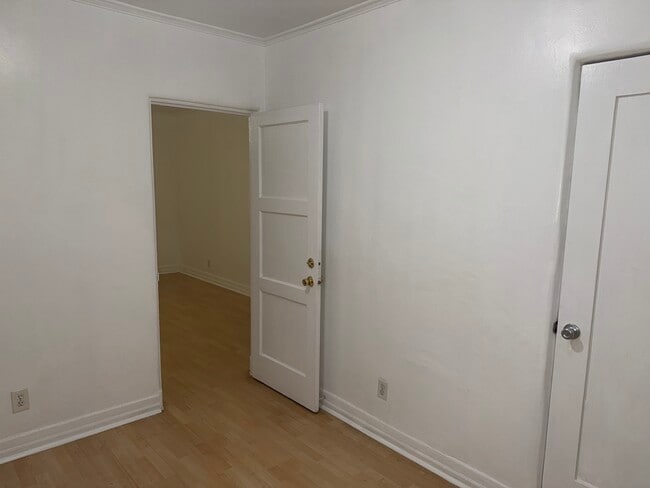 Building Photo - 1267 S Dunsmuir Ave