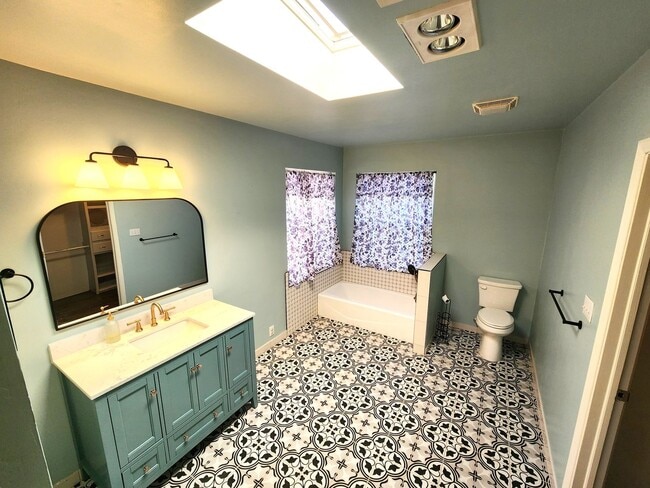 Building Photo - 414 Phillips Dr