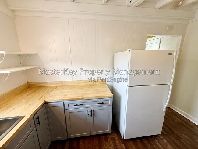 Building Photo - 302 Raynor St
