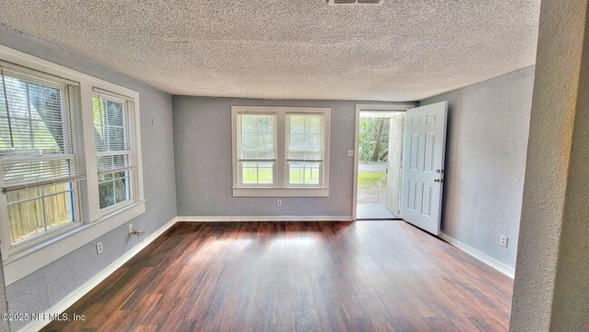 Building Photo - 3553 Owen Ave