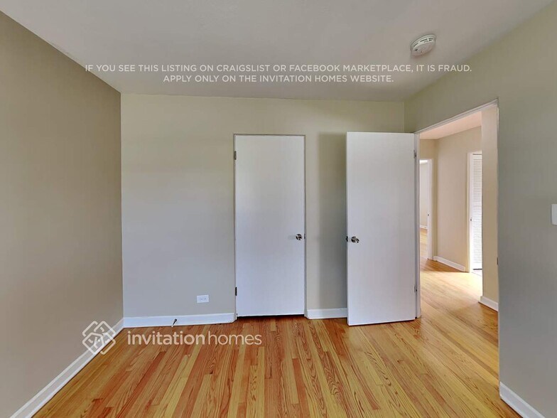 Building Photo - 5 E Adams St