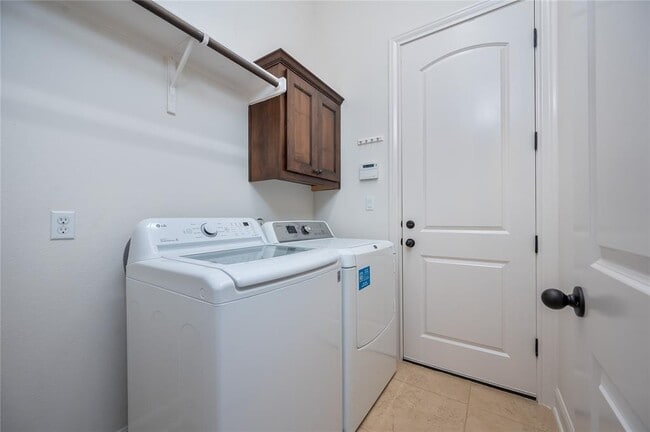 Building Photo - 14505 Ladera Blvd