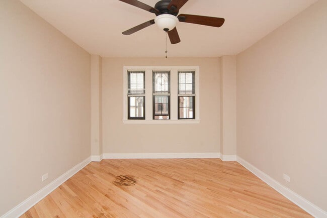 Building Photo - Quintessential 2 Bedroom, 1 Bath in Winnet...