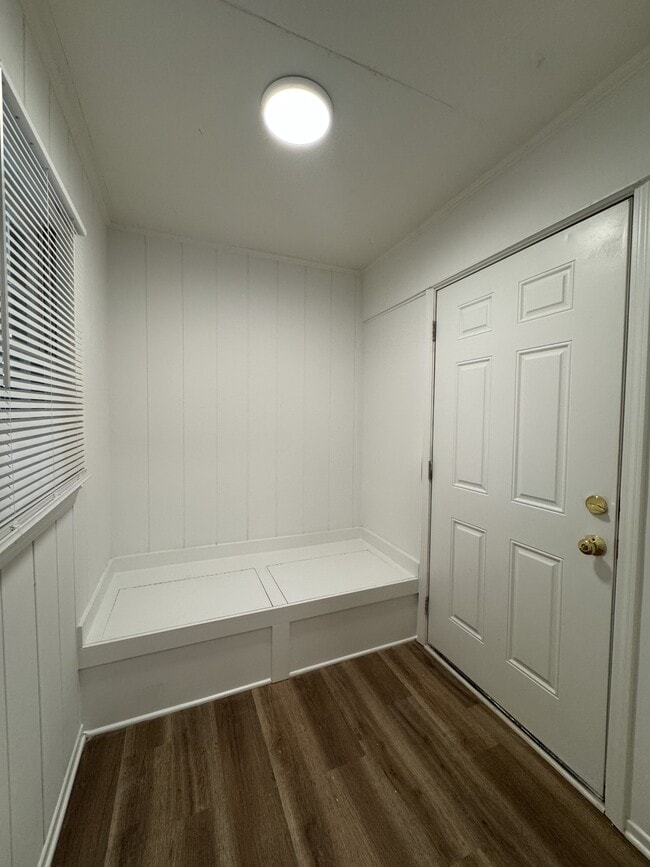 Building Photo - 4715 Rimer Rd