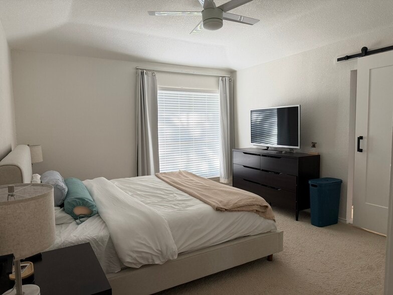 Building Photo - 921 Matilda Dr