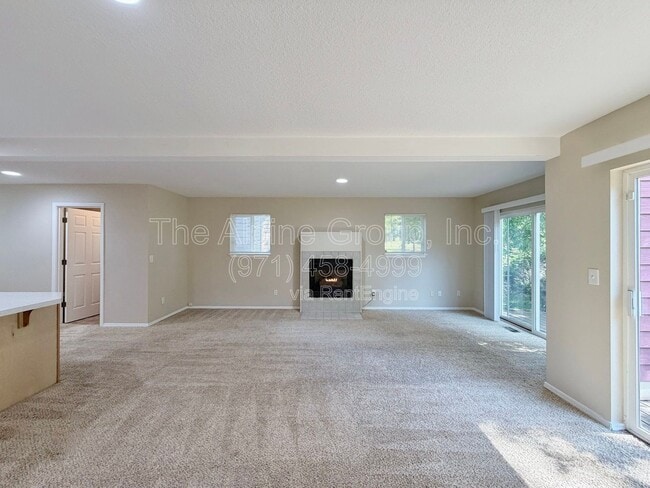 Building Photo - 3986 SW Pinewood Way