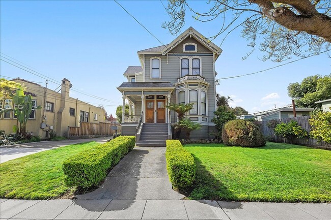 Building Photo - 2208 Buena Vista Ave