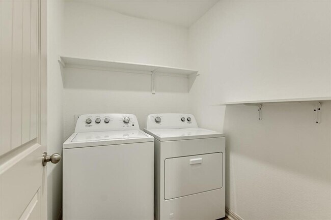 Building Photo - 115 Sweetwater Crk Ln