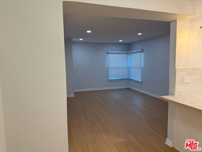 Building Photo - 4125 W Toluca Lake Ave