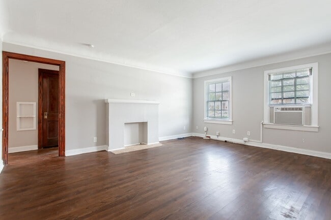 Building Photo - 2 Bedroom, 1 Bath near Lower Greenville