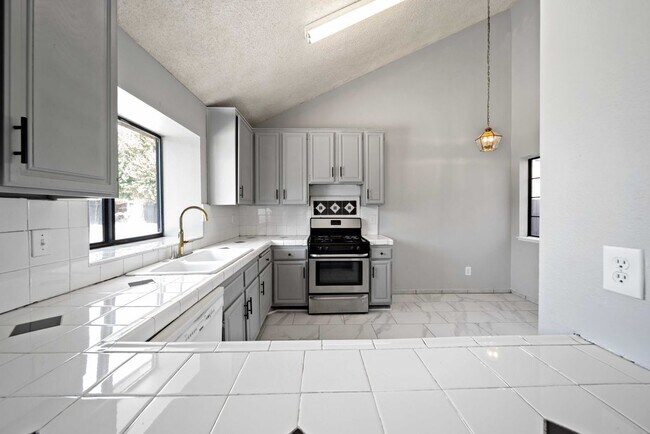 Building Photo - 5135 Pacifica Ave