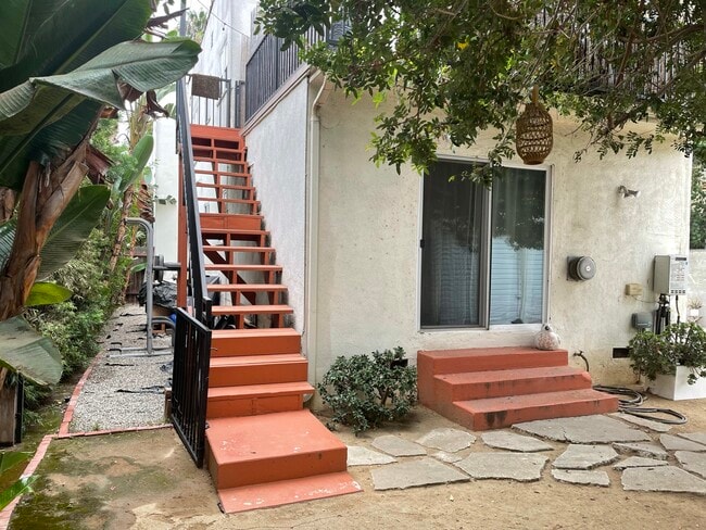 Steps up to private deck - 1215 S Ridgeley Dr