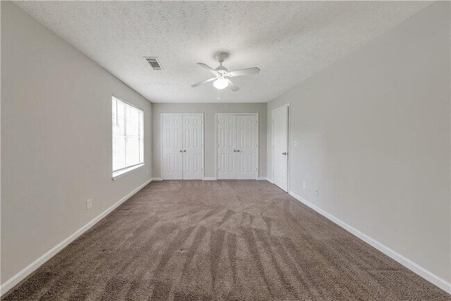 Building Photo - 1008 Huntington Trce SE