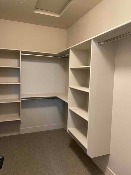 Building Photo - 2705 W Woodlawn Ave