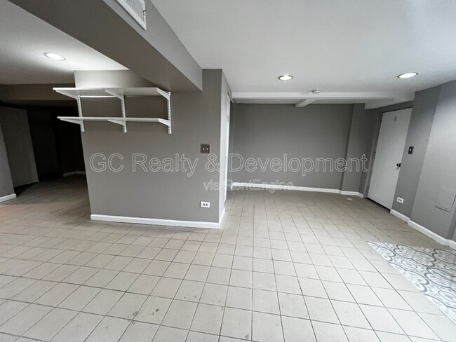 Building Photo - 2227 N Clybourn Ave