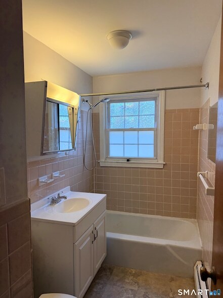 Building Photo - 5 Grandview Dr