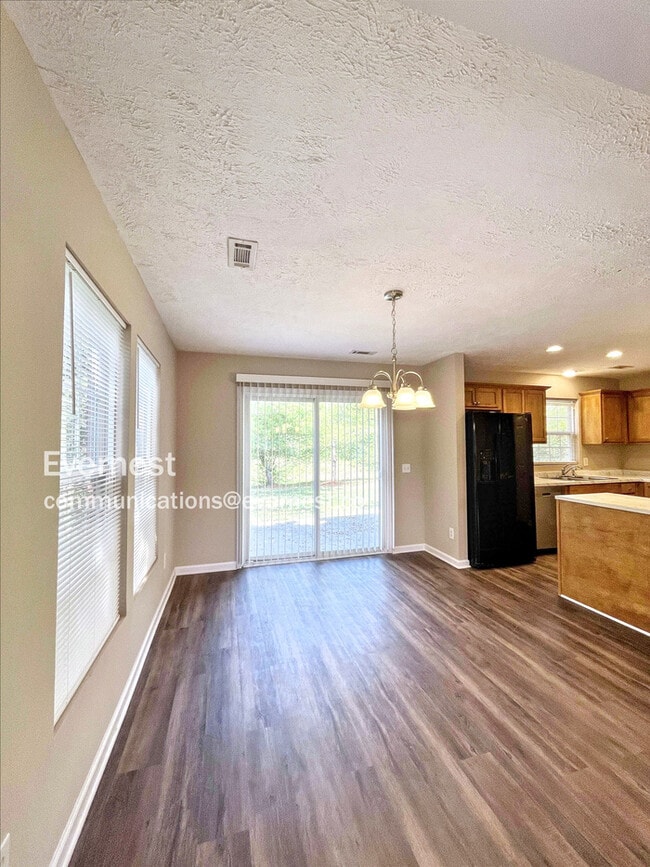 Building Photo - 5005 Cobblestone Creek Dr