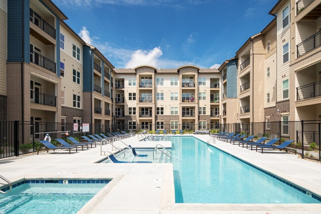 Building Photo - Broadmoor63