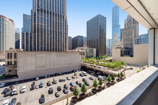 Building Photo - 240 E Illinois St
