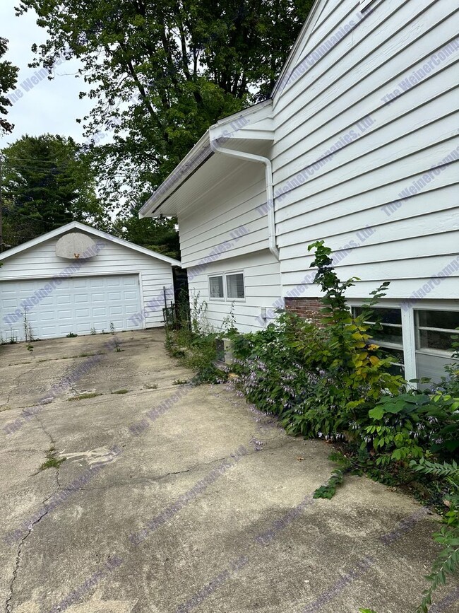 Building Photo - 4-Bedroom 3-Bath Home Available This August