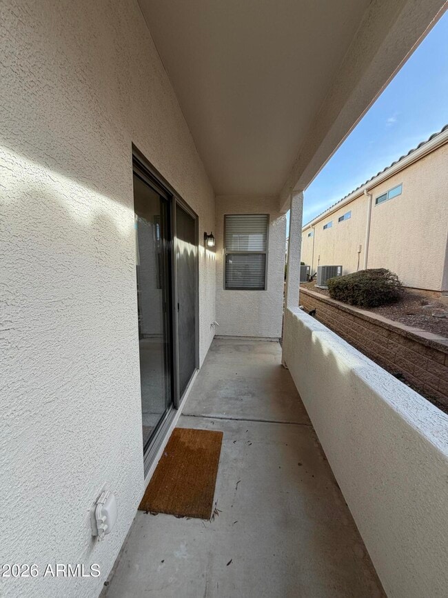 Building Photo - 1735 Bluff Dr