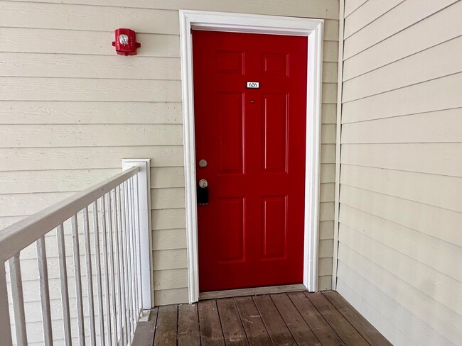 Building Photo - 2 Bed/2 Bath Condo, Gated security, Tons o...
