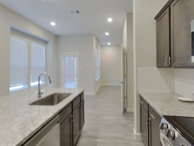 Building Photo - 4910 San Fabiano Ct