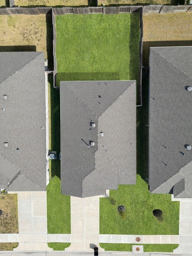 Building Photo - 6919 Fleetwood Crescent Wy