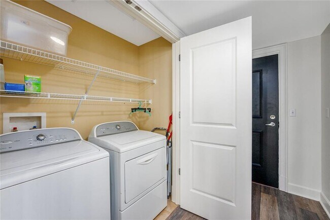 Building Photo - 200 River Vista Drive