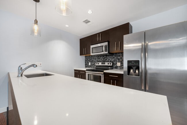 Building Photo - 309 Stratford St