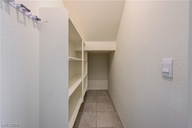 Building Photo - 386 Larksong Ave
