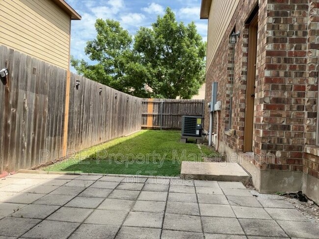 Building Photo - 215 N College St