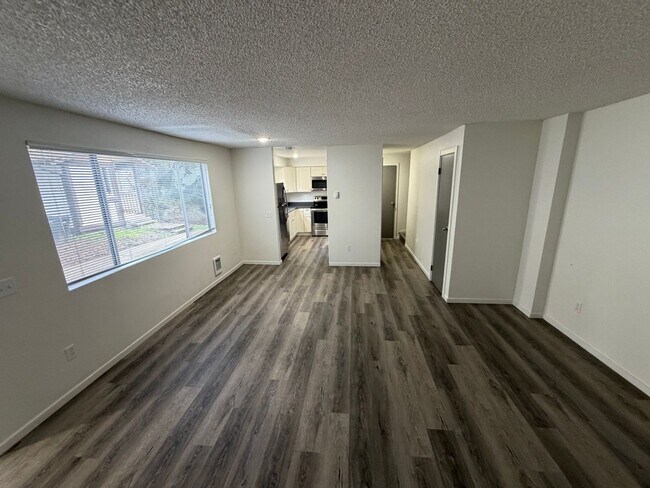 Building Photo - Updated Northgate 2bd 1.5 bath two story unit!