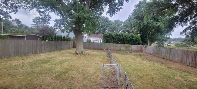 Building Photo - 2845 W 31st St