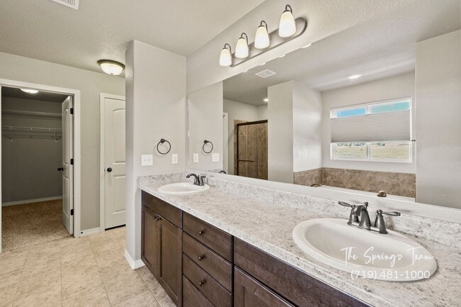 Building Photo - STUNNING 4BD HOME w/ NO ELECTRIC BILL! - Security Deposit Waiver Available