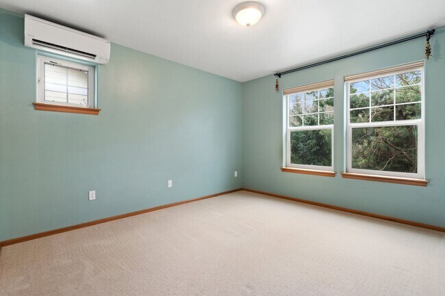 Building Photo - Detached Townhome in Kingston Meadows Community