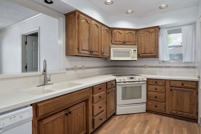 Building Photo - Charming 3 Bed | 2 Bath Home with Beautiful Outdoor Living