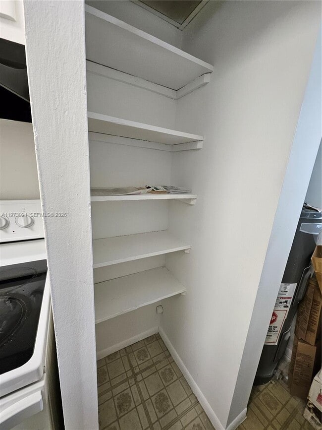 Building Photo - 7911 N Colony Cir