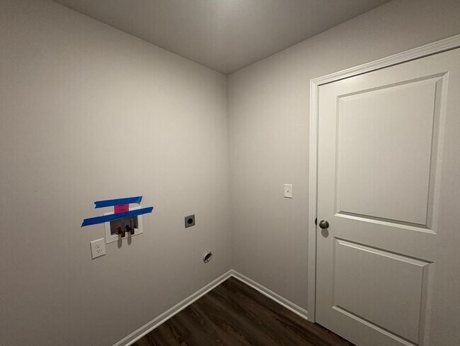 Building Photo - Charming 4-Bedroom Home with Spacious Livi...