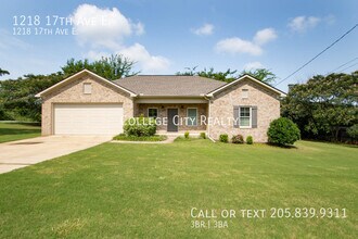 Building Photo - 1218 17th Ave E