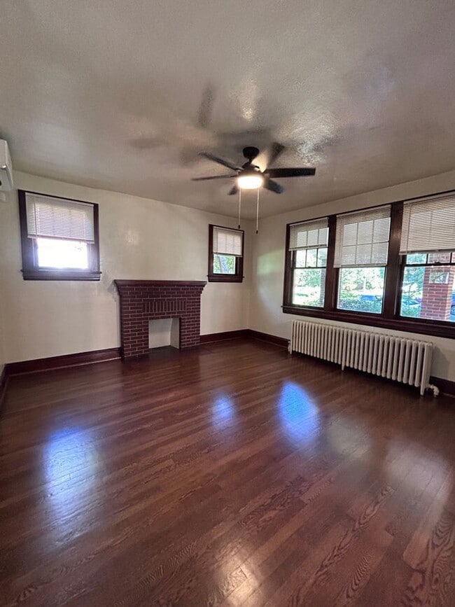 Building Photo - 2 Blocks from Grandin Village - Immaculate...