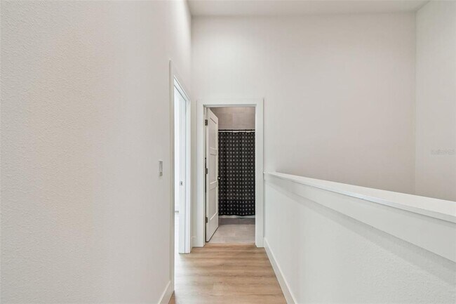 Building Photo - 3840 Pompano Dr SE