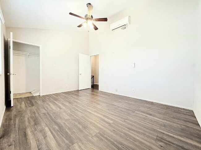 Building Photo - 1343 W 36th St