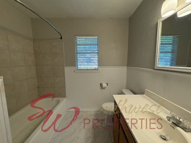 Building Photo - 3 bedroom  1 1/2 baths featuring large bedrooms and fenced yard!